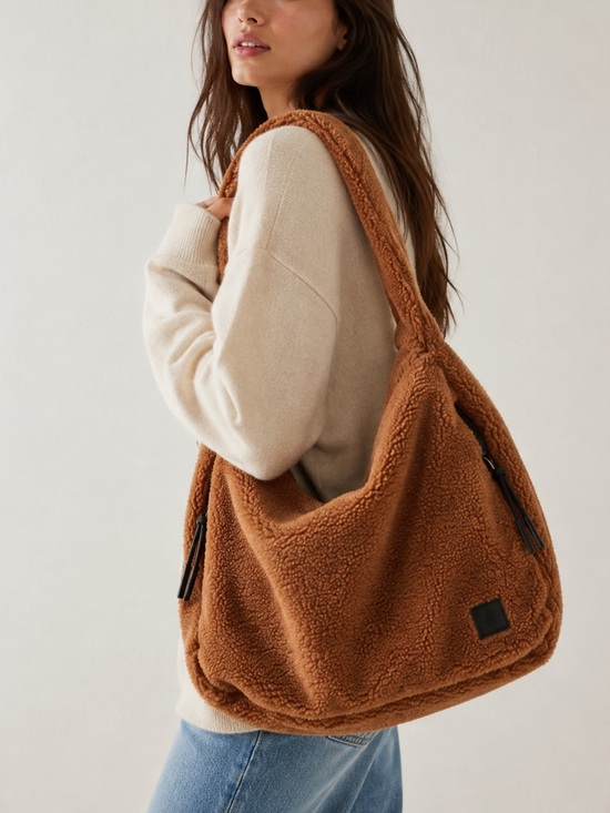 Free People Handbags - FREE PEOPLE Cozy Carryall